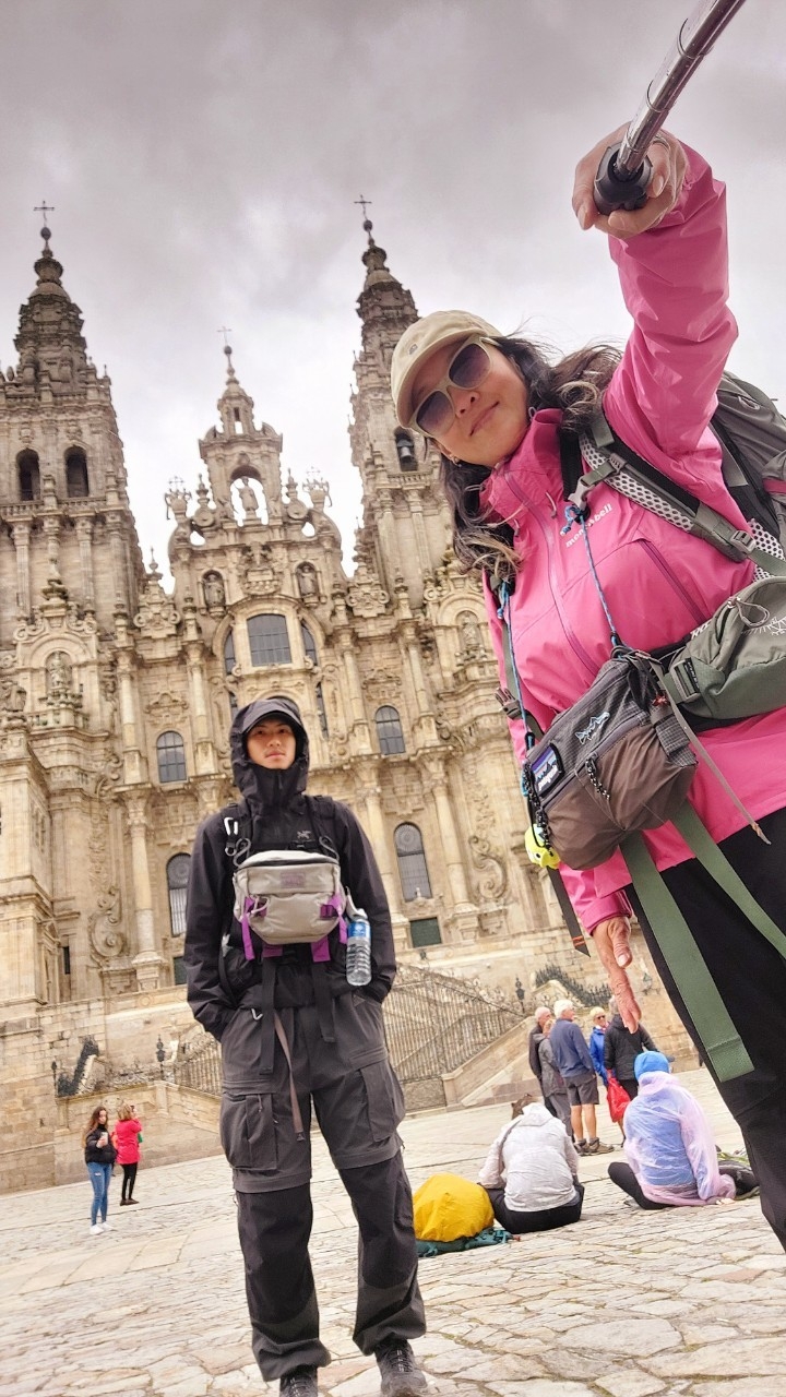 兩人費盡千辛萬苦,終於抵達朝聖之路終點。