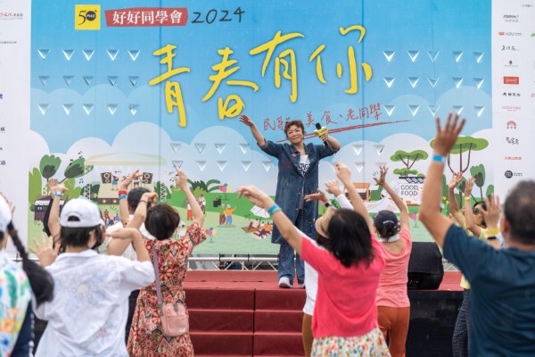 趙詠華以一曲〈最浪漫的事〉，讓現場觀眾沉浸在浪漫氛圍中。