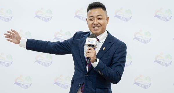 南投縣水里鄉上安村村長陳敬家分享自己聯手鄰近村里推動球賽聯盟。