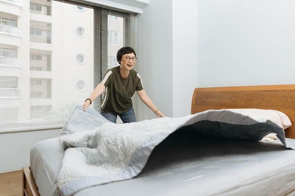 劉綺文的主臥室以低彩度水藍色為主調，有助睡眠。