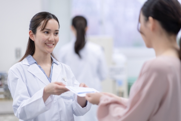 藥品雖取得容易，但請不要隨意聽信他人推薦，應由醫師評估治療或至藥局諮詢醫師才是正確做法。