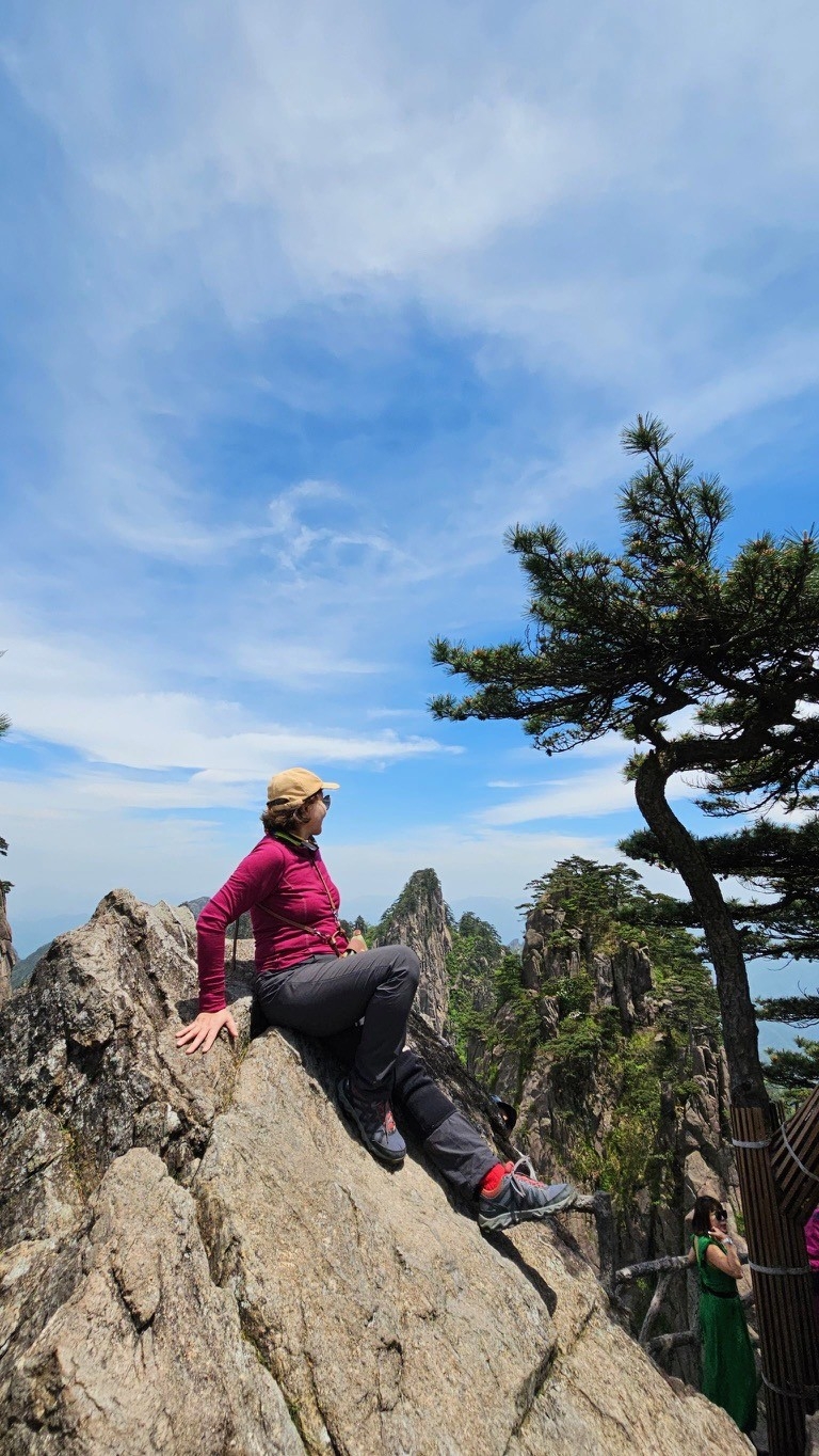 黃山的秀麗風景，讓余宜芳留下深刻印象，因此開啟對中國水墨畫的興趣。 （圖片來源：余宜芳）