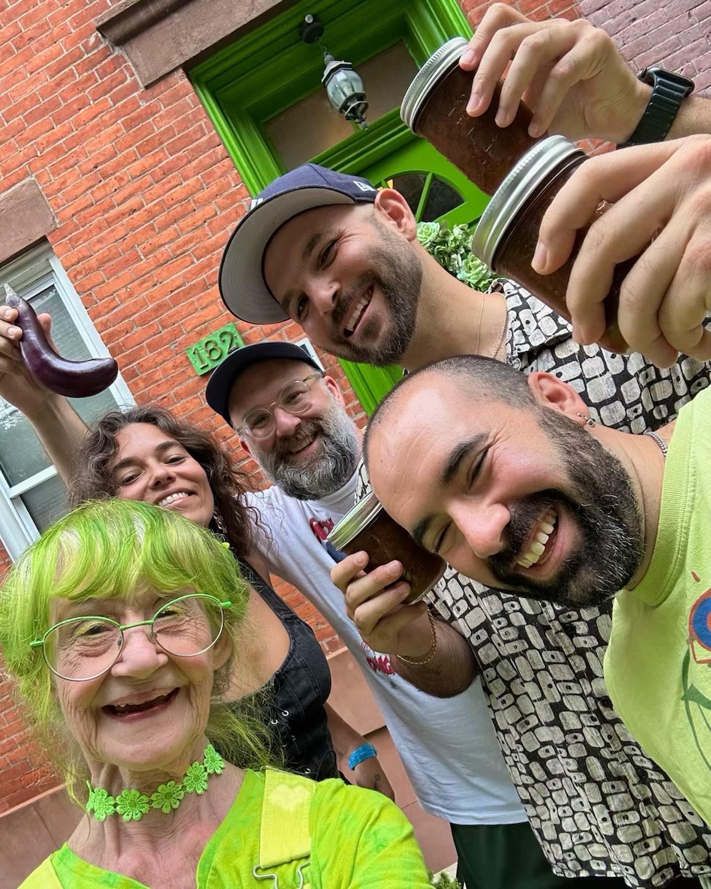 經常被粉絲或是民眾要求合影，伊莉莎白也樂於和大家自拍留下紀念。 