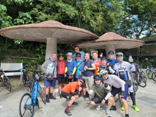 相聚就是放下身份，和昔日好友們玩在一起，幫自己好好充電。