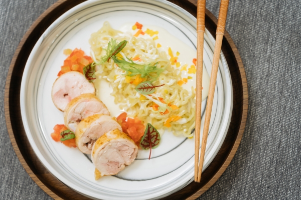 濃厚美味的奶油風拉麵，加上花雕酒，更添醇鮮香。