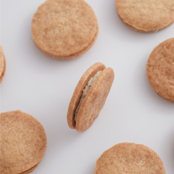 白芝麻餅搭配中東傳統香料內餡,多層次辛香與滑順的口感,如同打開神燈的驚喜。