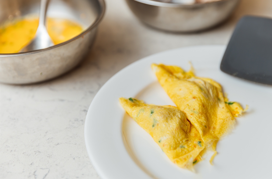 他說，自己會親手做歐姆蛋給太太當早餐。