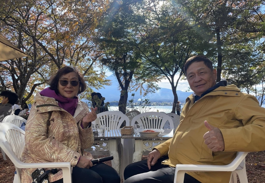 王正明與太太合影。