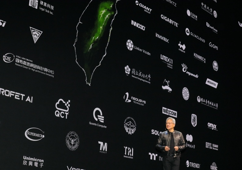【簡立峰專訪】台灣AI產業如何避免泡沫化?