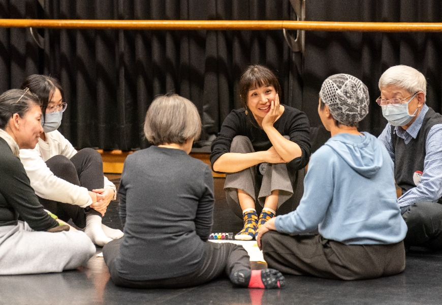 活動結束後，老師會引導參與者思考剛剛的過程。