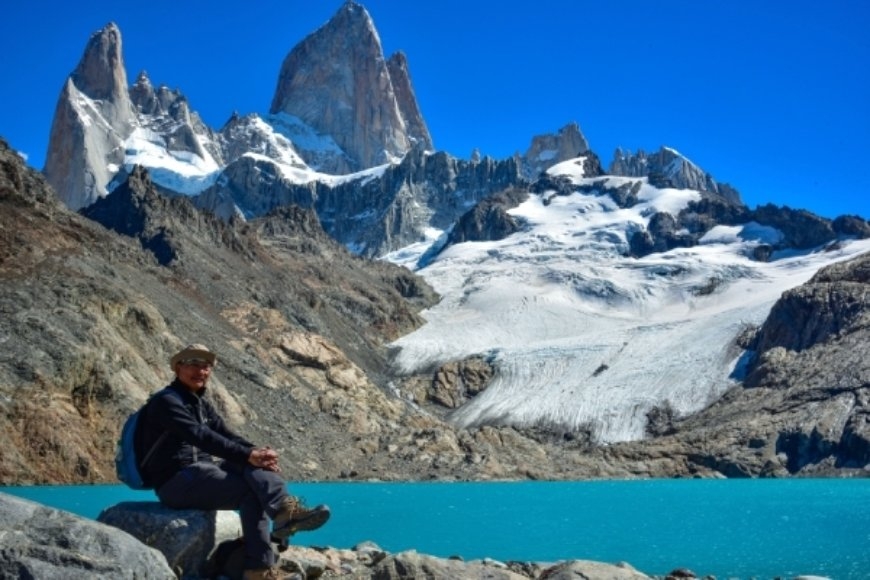 安新民曾一個人到南美遊歷75天。照片攝於南美阿根廷Patagonia高山冰河湖畔。（安新民提供）
