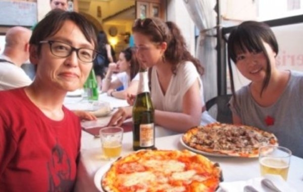 憑藉自創的讀書方法，日本的家庭主婦安政真弓順利錄取東京大學。（出自東京大學教養学科・地域文化研究分科）