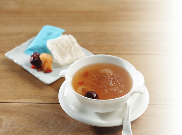 老行家八方燕開袋即可燉煮，還能加入各種養生料理，讓食補充滿變化(圖片提供：老行家)。