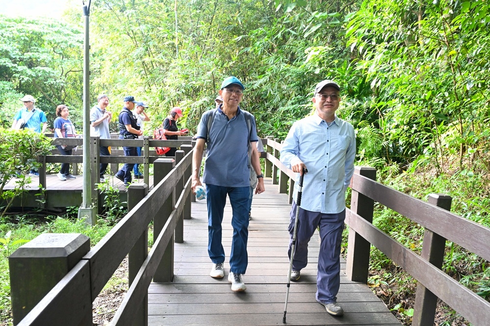 吳明賢喜歡在閒暇時間爬山，除了鍛鍊身體健康也放鬆心情。