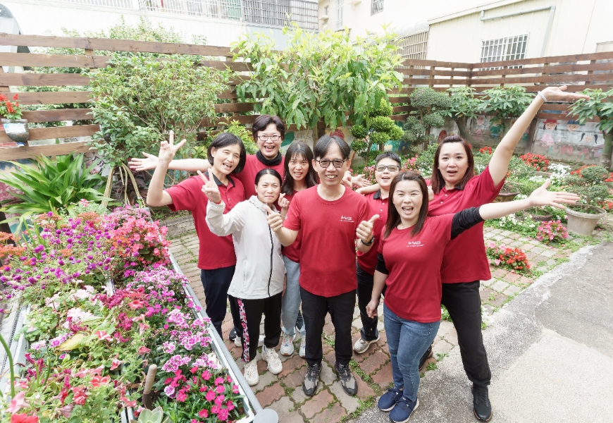 長泰老學堂將照服員稱為「照顧老師」，長輩來日照中心如同來上學。