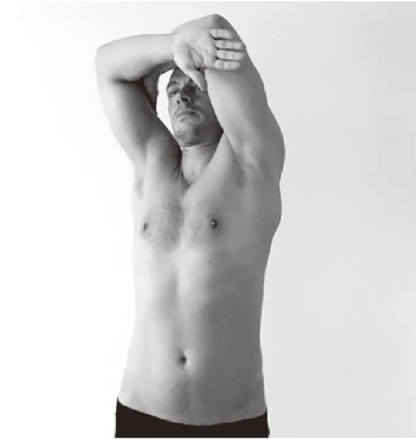 抬背扭轉斜方肌。（柿子文化提供）