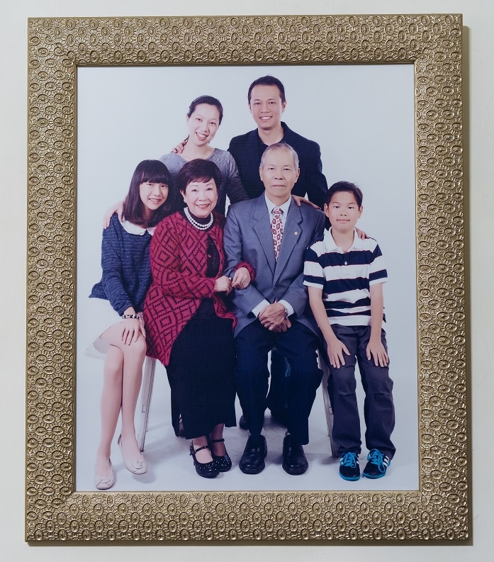 10幾年前拍的全家福，這時劉碧蓮（前排左2）的穿著看起來還很像傳統的婆婆或奶奶級長輩。 