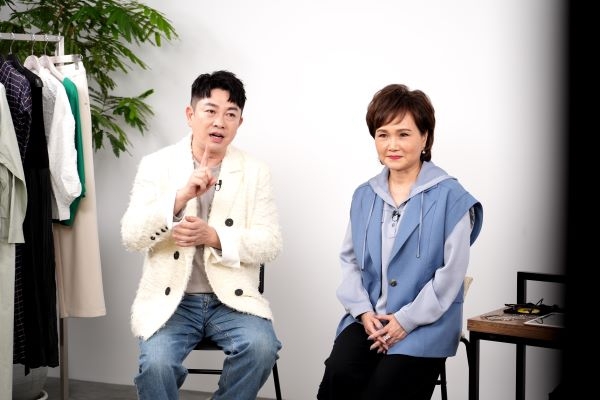 沈春華主播當天穿著親自挑選和搭配的Diffa服飾，整體穿搭恰好吻合李明川老師分享的高級感和流行性要領。