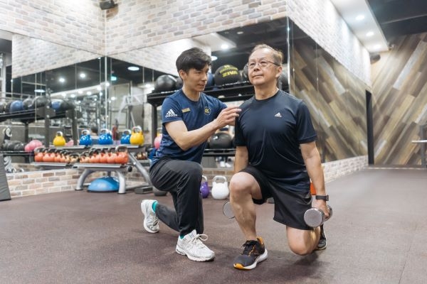 透過訓練強化日常行動所需要的肌力，就能減少疼痛與受傷的風險。