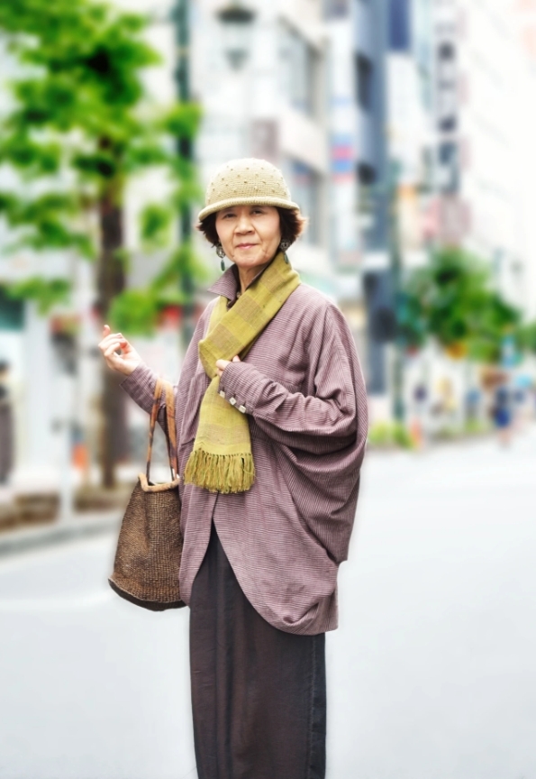 善用配件，可以讓整體穿搭更豐富，也更能展現風格。 