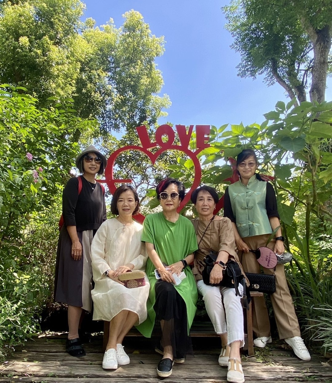 喜愛社交生活的胡錦，珍惜與朋友相聚的時光，把人生下半場過得一樣充實豐富。