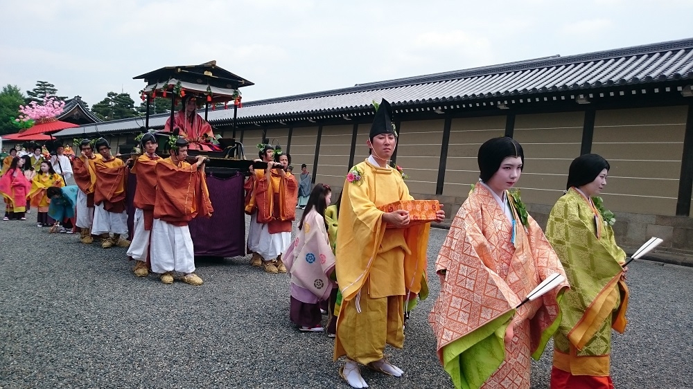 除了單純欣賞景點，京都一年當中有各種大小祭典及時令活動，也非常值得一看。圖為京都三大祭之一的「葵祭」。