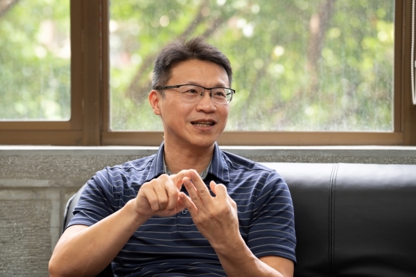 張育愷老師談「樂活生命」三層次：健康的身體、快樂的心智與持續追求的意義人生。