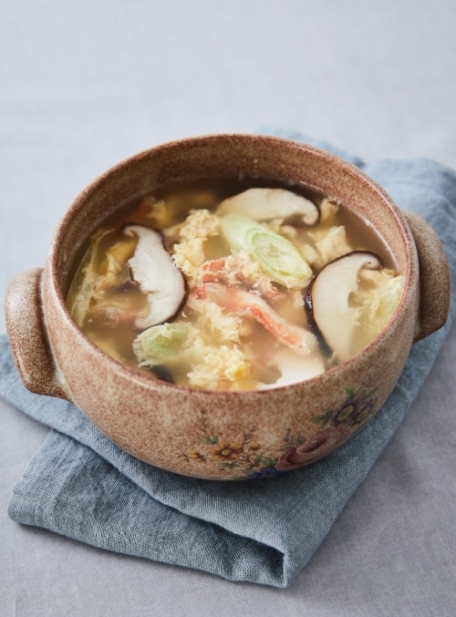 蟹肉蛋花湯1人份，卡路里230大卡，蛋白質38公克。（蘋果屋出版提供）