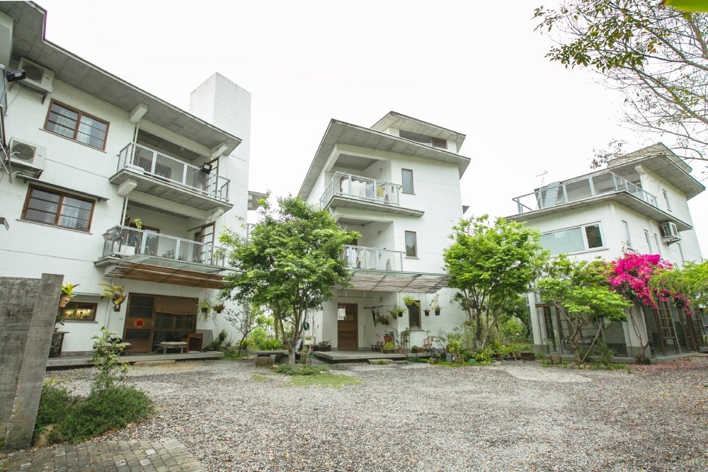 建築師姜樂靜和5位好友在南投草屯蓋了3棟透天厝。（呂敬惠攝）