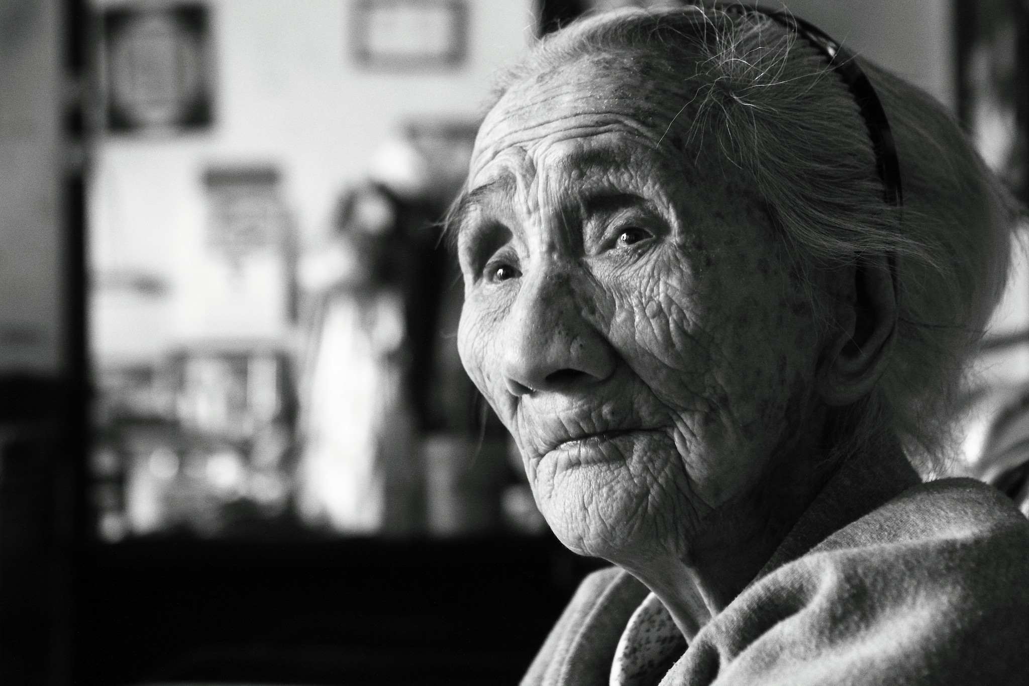 15年前（2010年），攝影師張國耀走訪全台人瑞拍攝《百歲》系列作品。當時，他觀察到的人瑞以孤獨者居多。（圖片來源：《百歲》系列作品，張國耀提供）