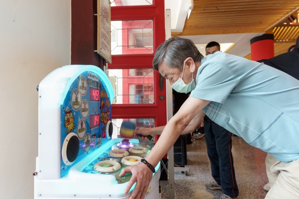 桃園榮家經常舉辦活動，長輩們玩得不亦樂乎！（影巷26號攝）