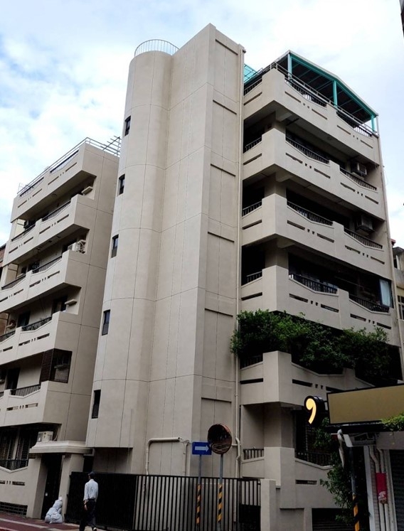 北市大安區「北小公寓」外牆整新加安裝電梯後。（圖片來源：台北市都市更新處）