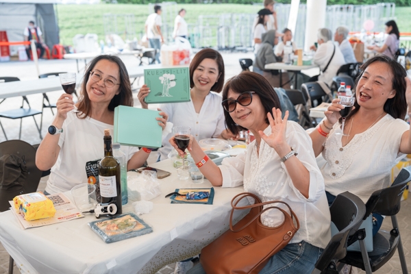 VIP座位區會員優雅享受餐點。（圖片來源：好畫面有限公司攝）