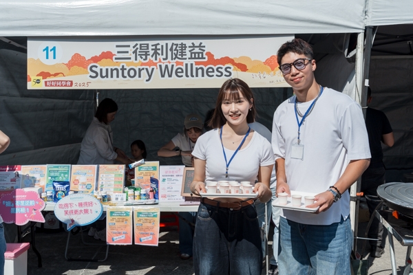 三得利健益以「閃靈快手」與彈珠台互動遊戲，吸引民眾挑戰趣味關卡。（圖片來源：好畫面有限公司攝）