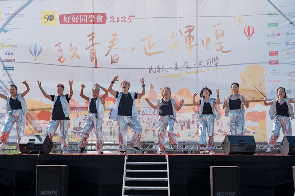 《50+》熟齡街舞團以熱力四射的舞步，用舞蹈顛覆社會大眾對熟齡人士的刻板印象。（圖片來源：好畫面有限公司攝）