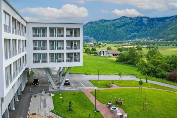 建築物採光充足，可眺望遼闊山景。（圖片來源：Tertianum官網）