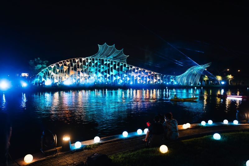 2024年《愛在夏天・夜傳藝》以七夕節慶為靈感，吸引上萬名觀眾，帶動宜蘭夜經濟，獲得資源協助獎肯定。