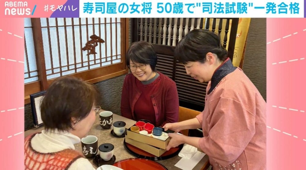 畠伸子在壽司店裡是深受客人歡迎的親切老闆娘（圖片來源：Ameba news）