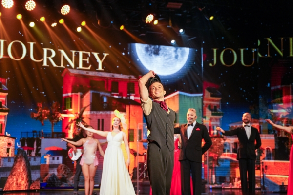 「倫敦大劇院」每晚輪番呈現不同的精彩表演，讓全家人都能沈浸在高品質的藝文與聲光饗宴中。