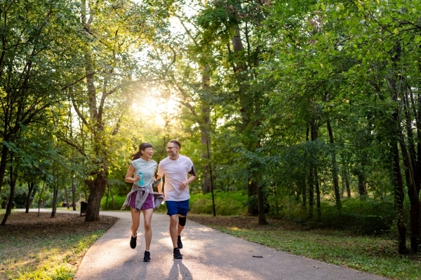 行動力卡關，不僅是鈣不夠，很有可能是體內保水因子流失，導致缺乏Q彈與緩衝。（圖片來源：Shutterstock）