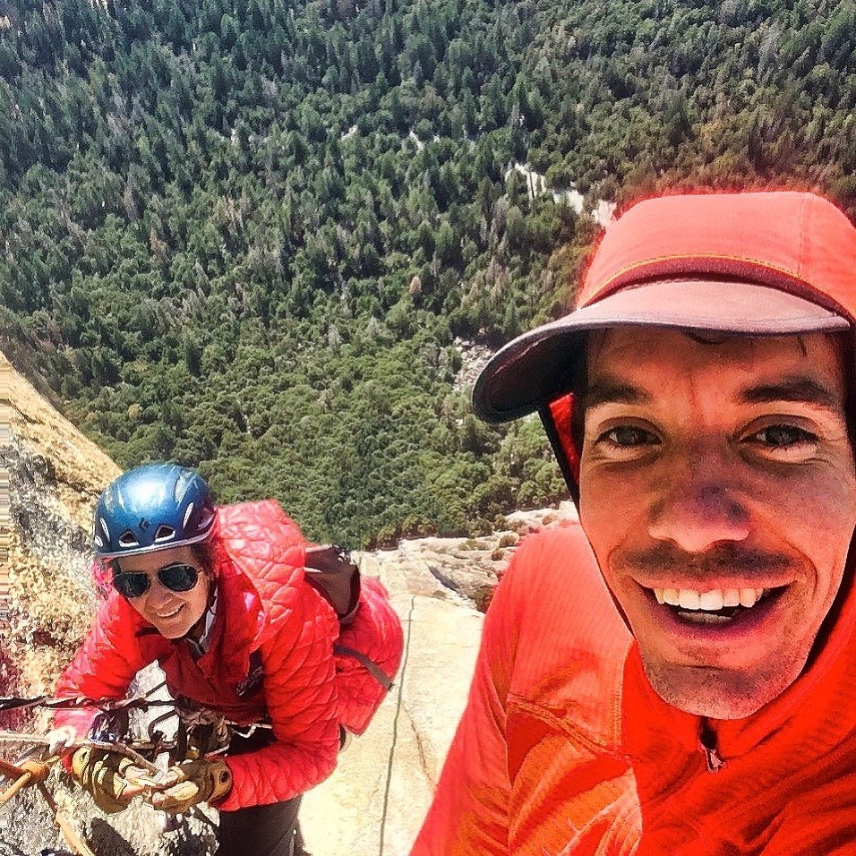 由接觸攀岩，沃洛尼克除了和孩子有了共通的「語言」，也體會到攀岩的樂趣與成就感。（圖片來源：IG@dierdre_wolownick_honnold） 