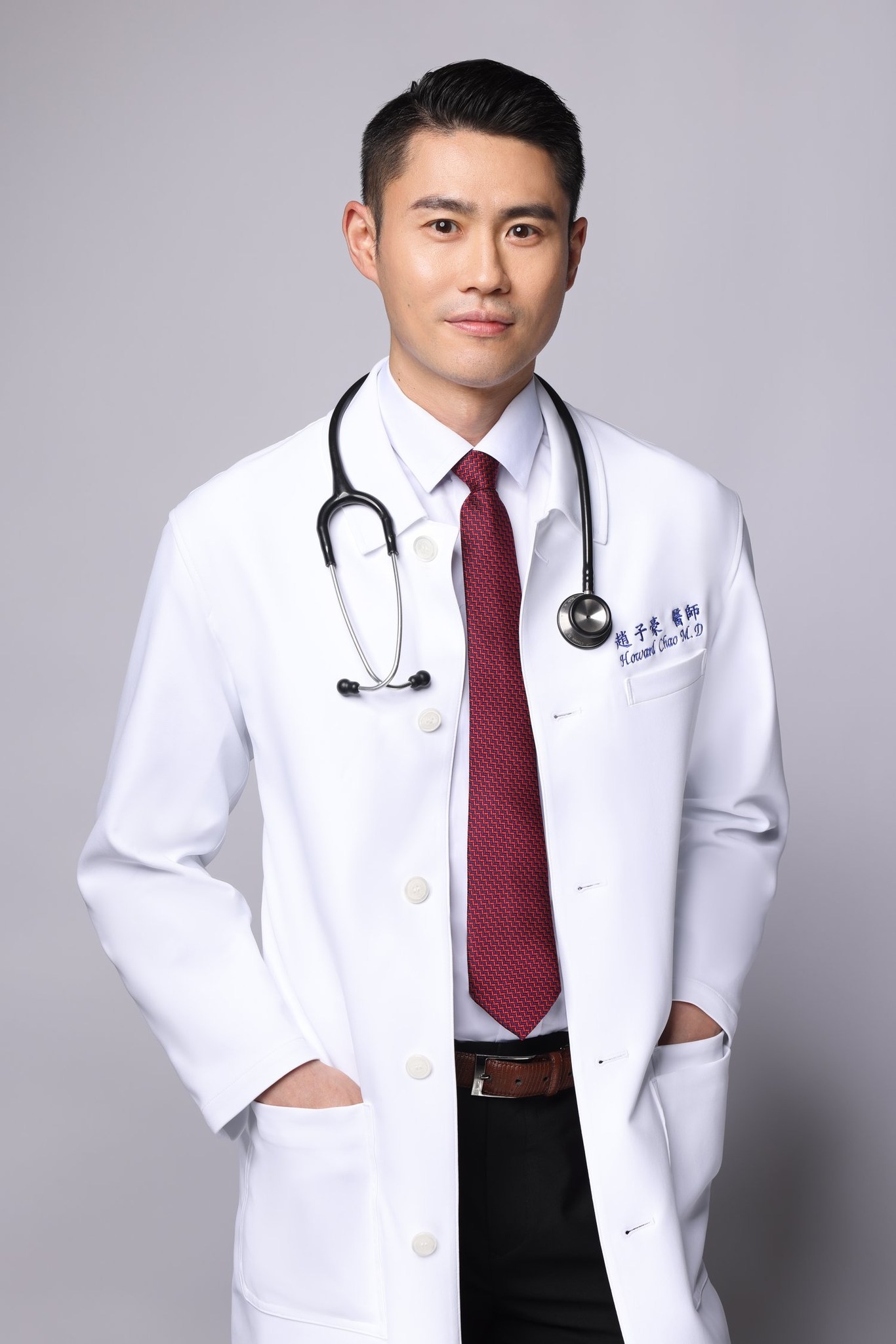 神經內科與老年醫學科趙子豪醫師指出，補充紅麴的同時會抑制Q10的合成，因此在補充紅麴保健品時時一定要補充Q10。