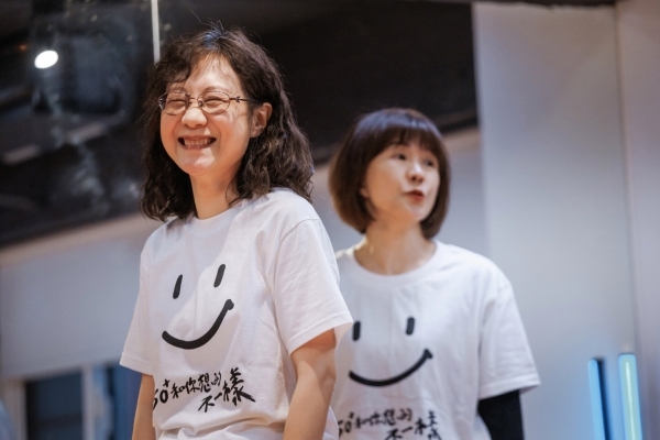 和好友一起跳街舞，蘇琬珺（左）歡欣之情溢於言表。（圖片來源：孫百毅攝）