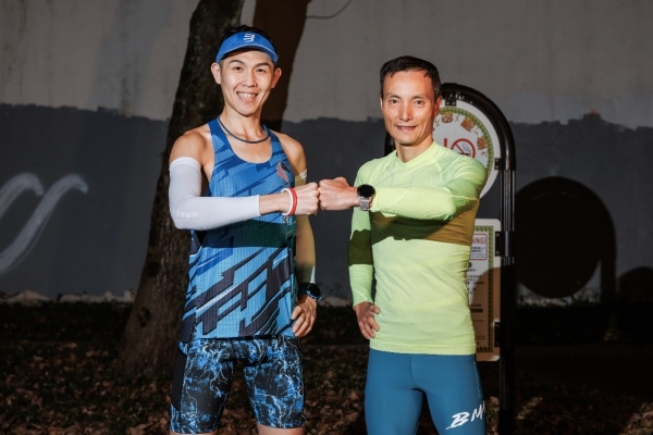 這兩位專業教練，都是團長傅宸霖自費聘請而來。（圖片來源：孫百毅攝）