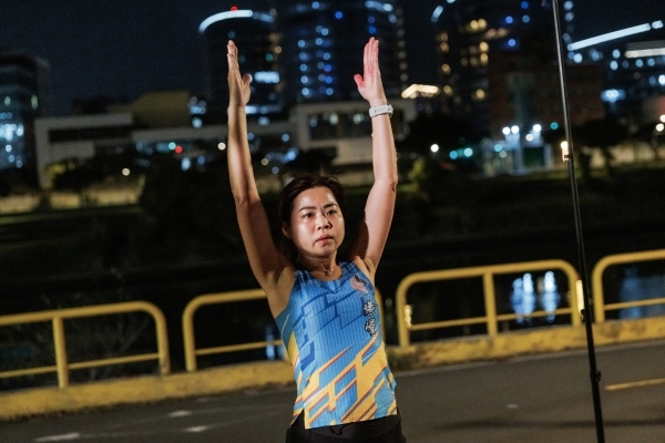 50歲的南港慢跑社成員潘小姐駐顏有術，她說一切都是運動的功勞。（圖片來源：孫百毅攝）