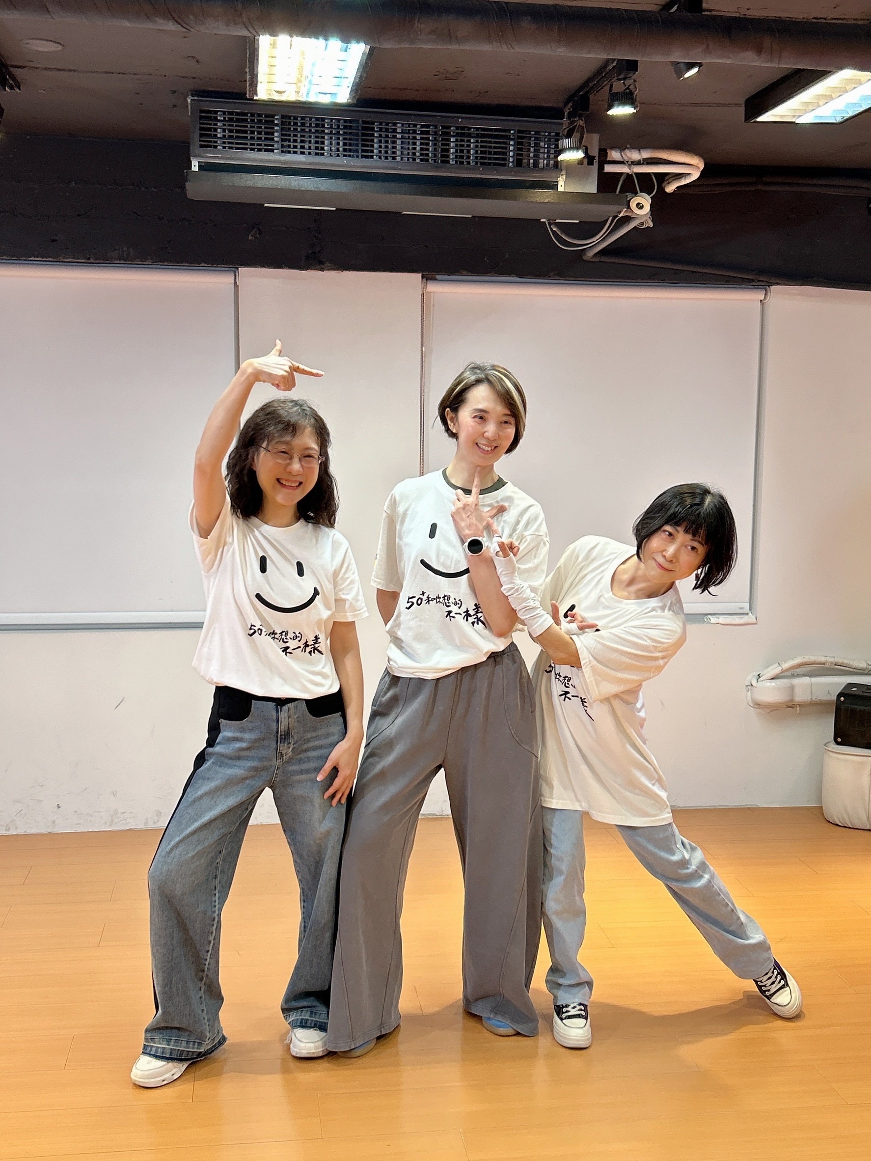 Paula（中）說，街舞有音樂，還能與人互動，是她最喜歡的運動。（圖片來源：50+學院）