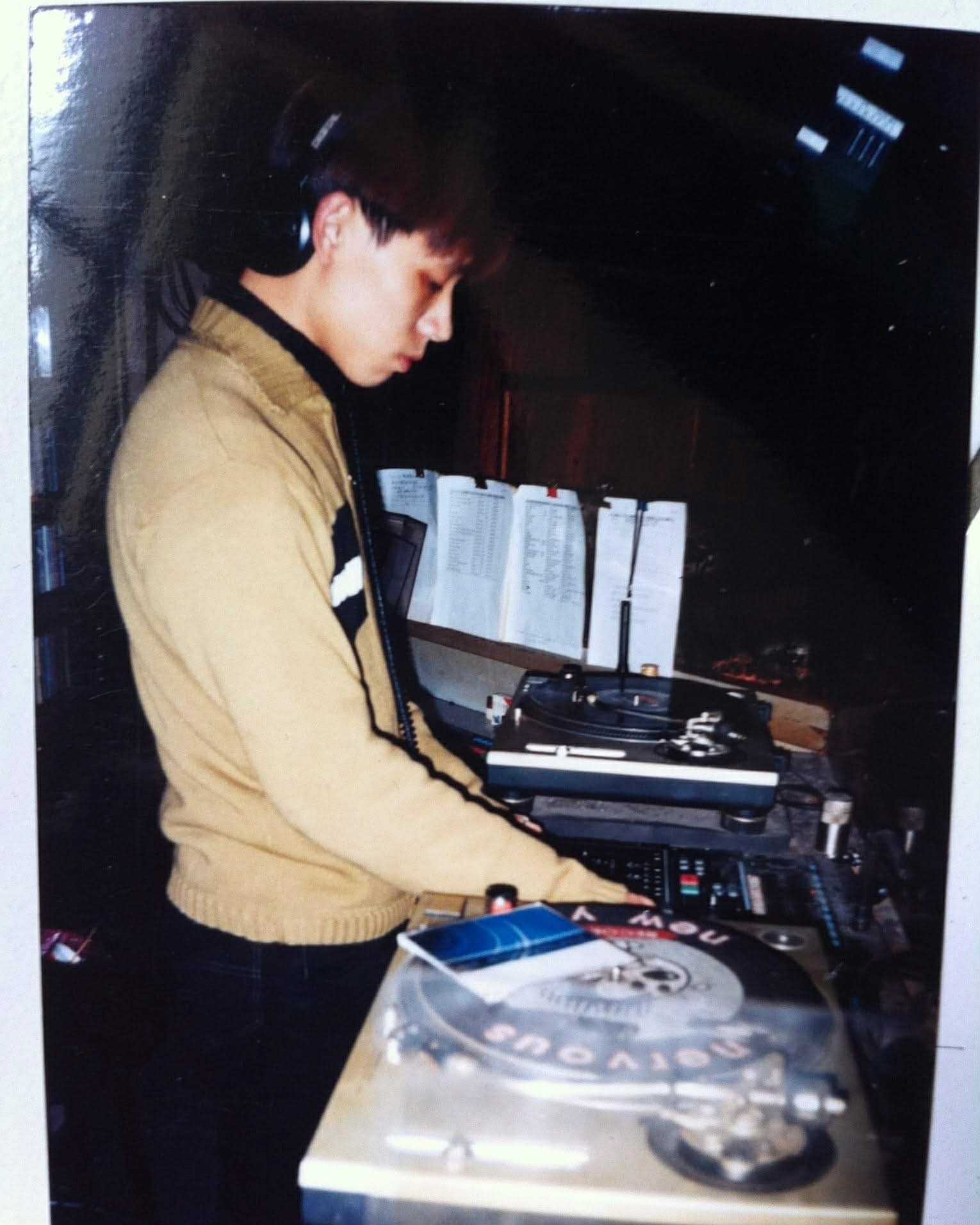 在SPIN擔任DJ時期的林哲儀。（圖片來源：林哲儀） 