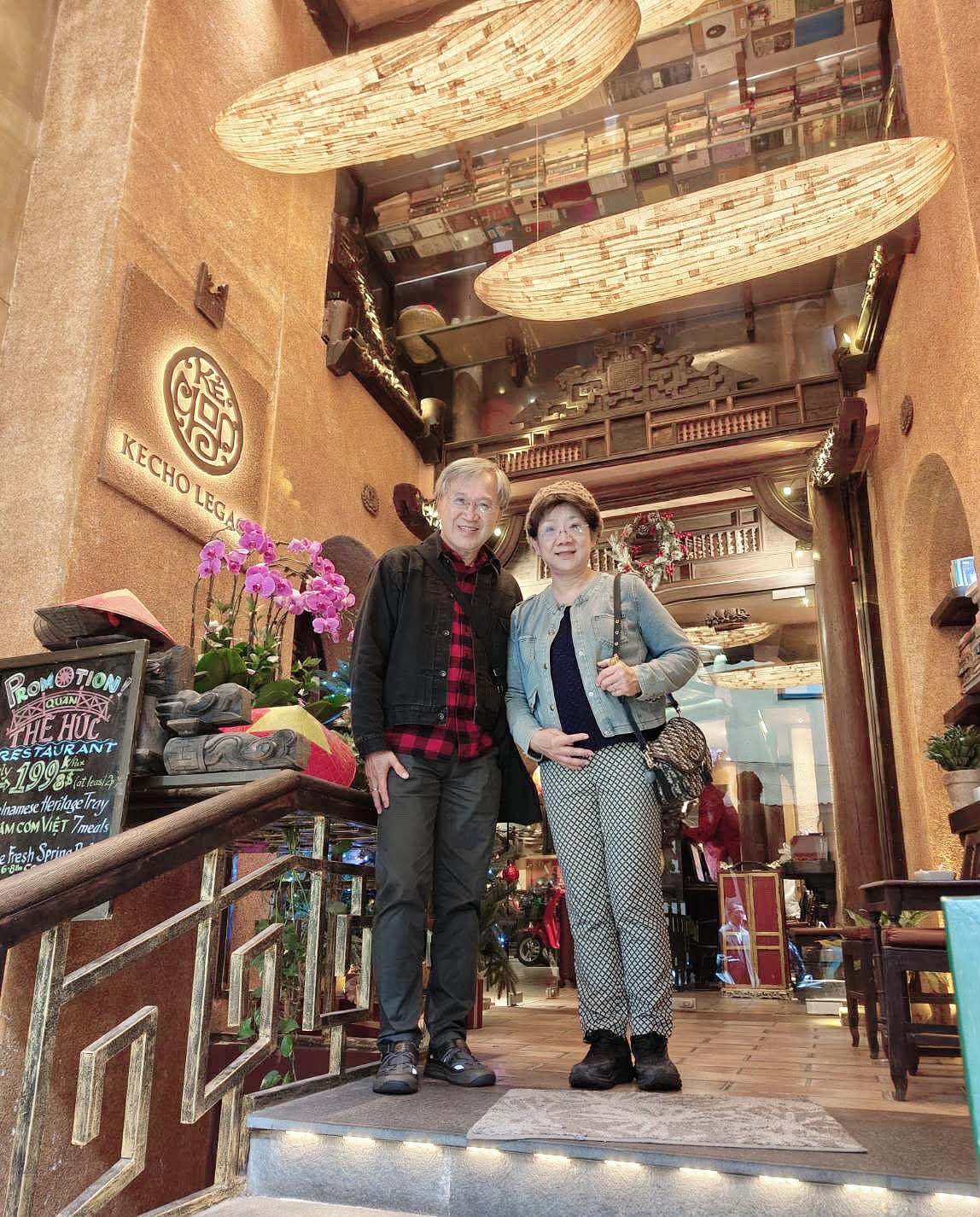 2025年底，罹患重症肌無力的黃素菲與先生赴越南旅行。（圖片來源：黃素菲）