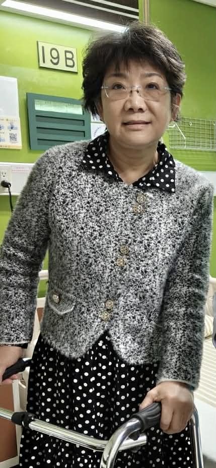 黃素菲剛動完手術時，需要拄助行器才能行動，但這並不影響她完成自己想做的事。（圖片來源：黃素菲）