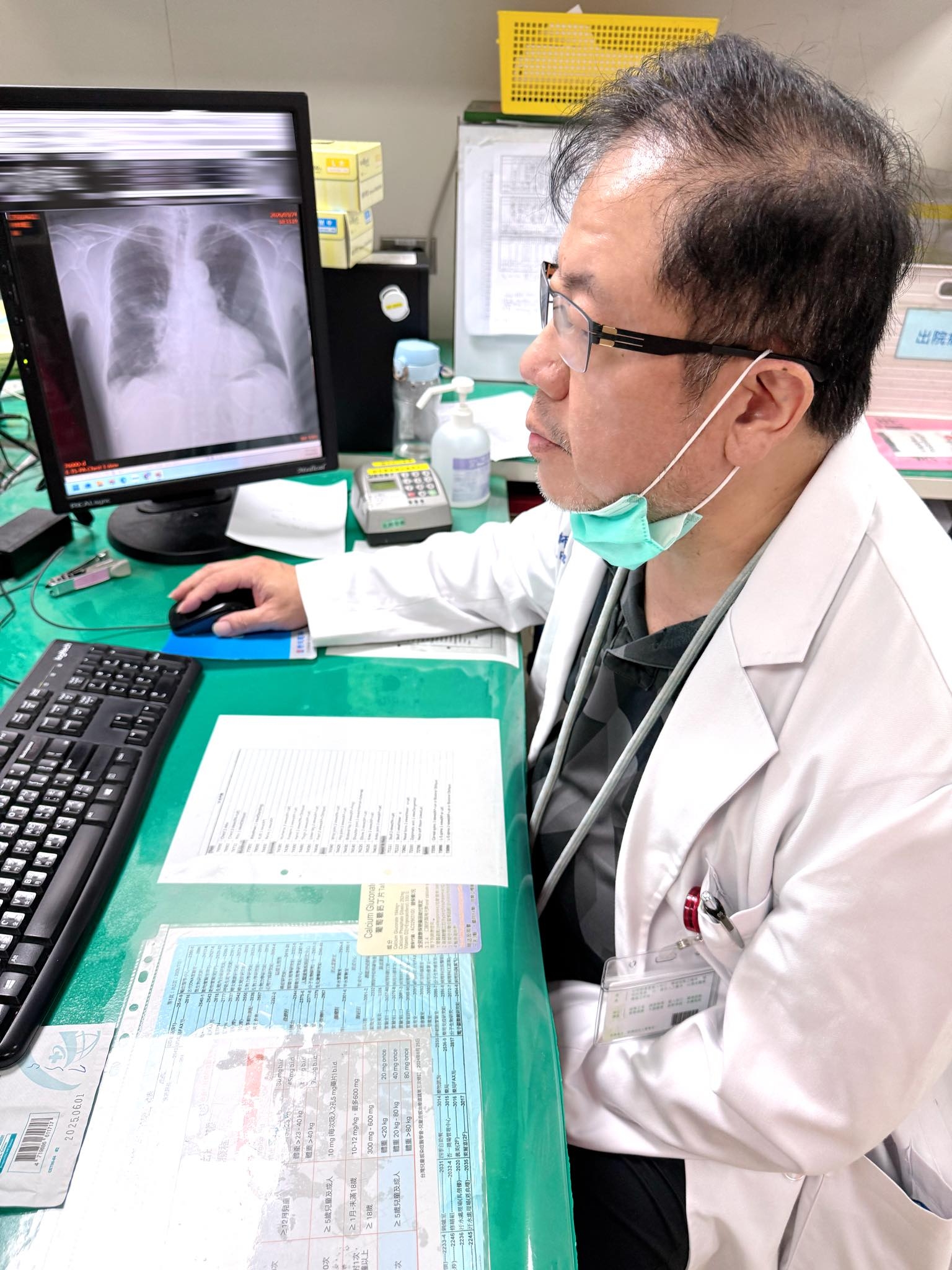 中風、復健半年後，鄭筆方於今年3月重返職場，在急診室值班。（圖片來源：鄭筆方）